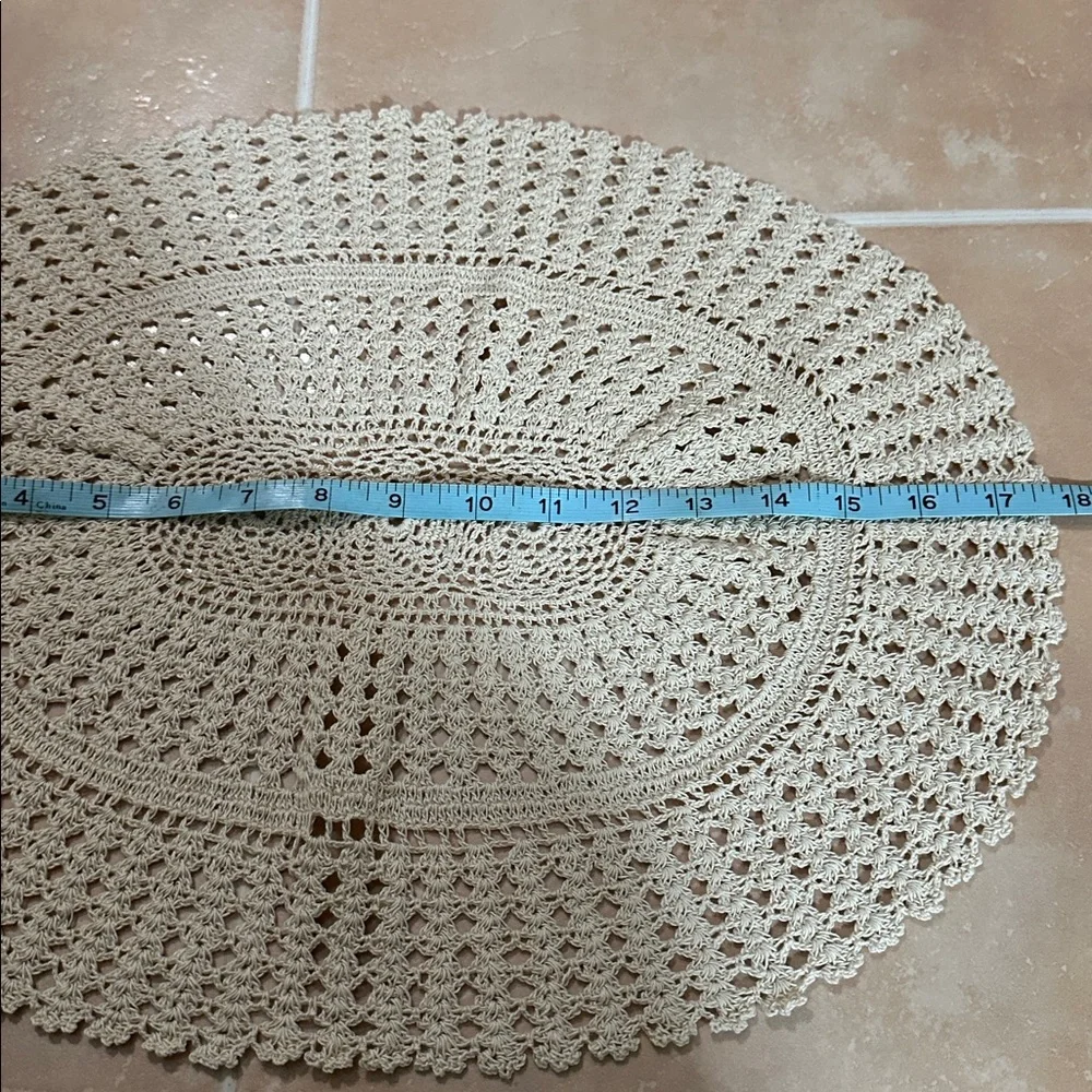 EUC Elegant Cream Crochet Doily